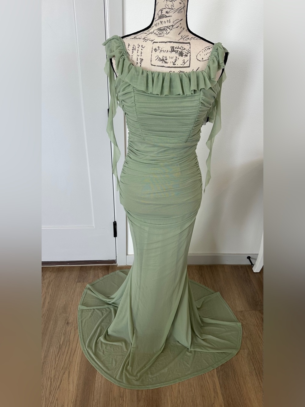 NWT Windsor Sage Green Ruched beautiful Ruffle Gown. Size S